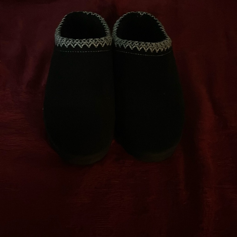 Women’s Black Slip-On Shoes